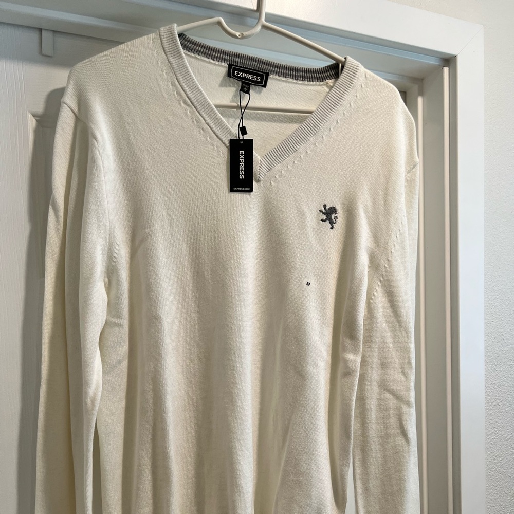 Express M white sweater new with tags